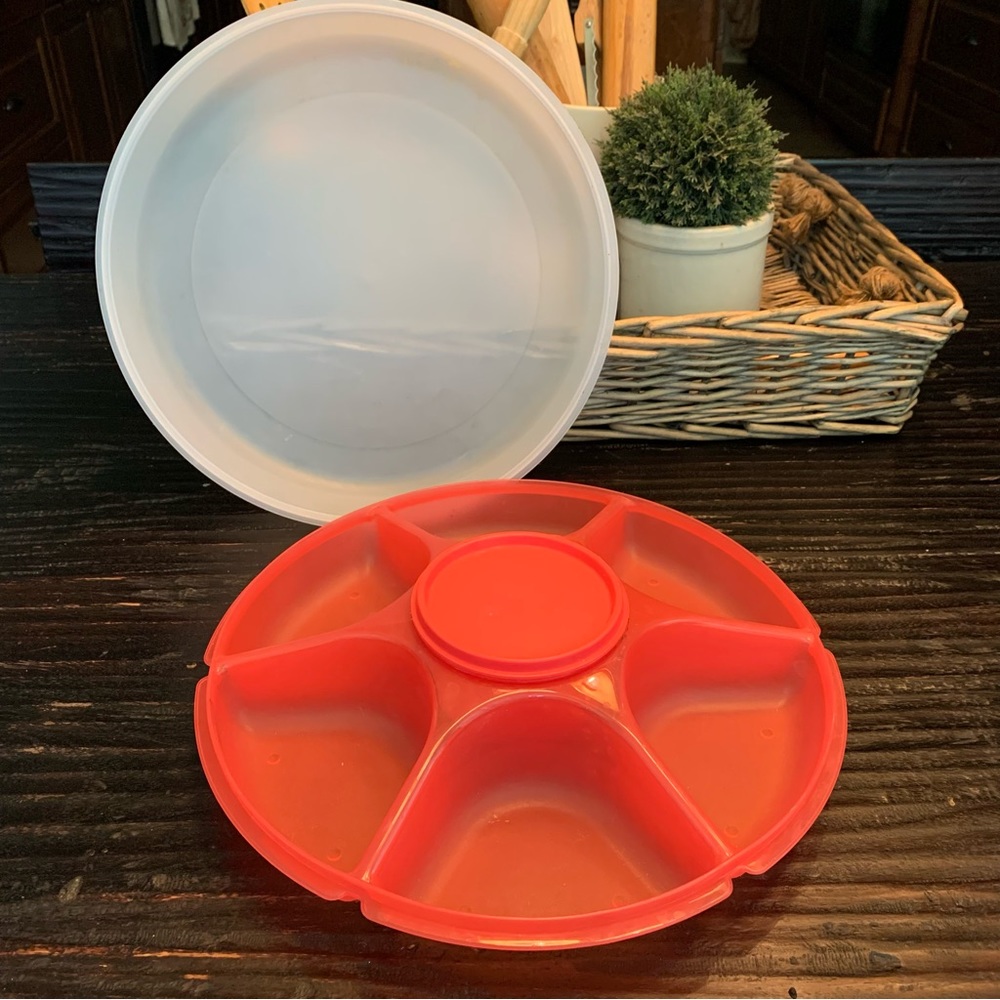 Vintage Tupperware Divided Serving Center Fruit Veggie Serving Tray w/lid EUC